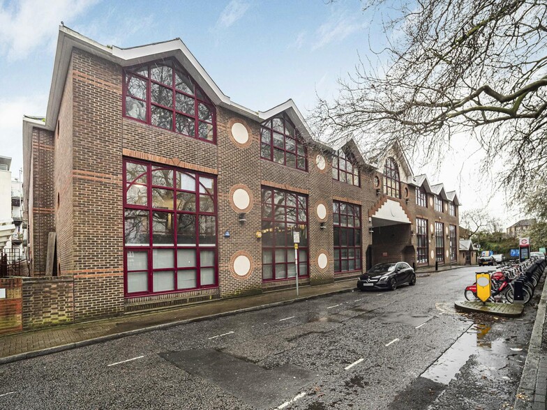 Putney Bridge Rd, London for lease - Building Photo - Image 2 of 4