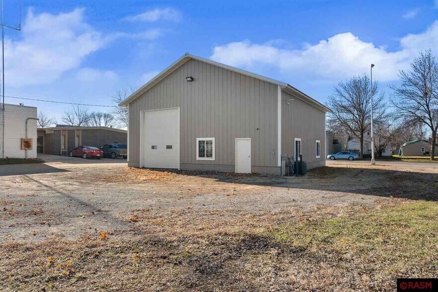 213 Broadway Ave N, New Richland, MN à vendre - Photo du bâtiment - Image 3 de 23