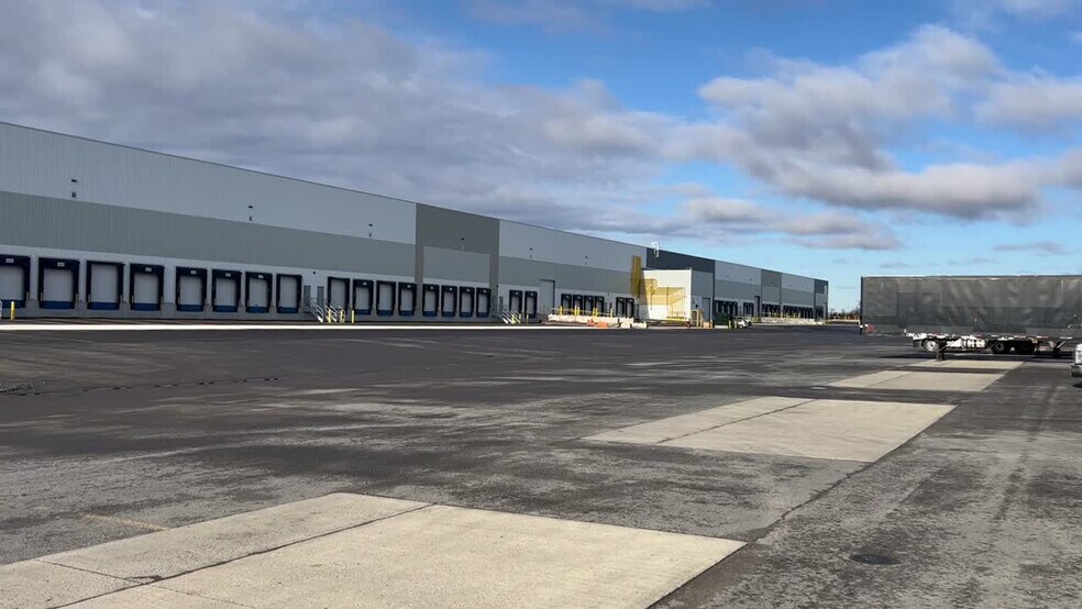 812 Burton Rd, Vars, ON à louer - Vidéo sur l’inscription commerciale - Image 2 de 10