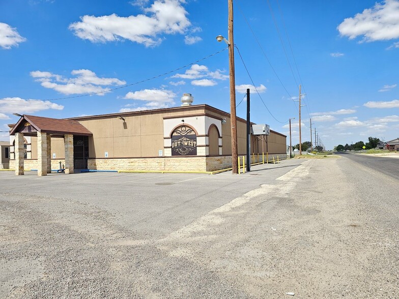 1600 N Main Ave, Monahans, TX à vendre - Photo du bâtiment - Image 3 de 99