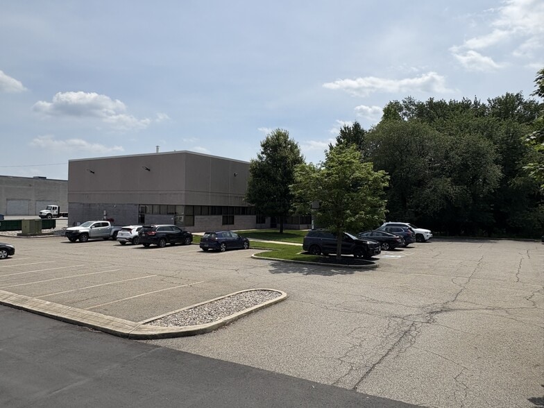 115 Newfield Ave, Edison, NJ for lease - Building Photo - Image 3 of 5