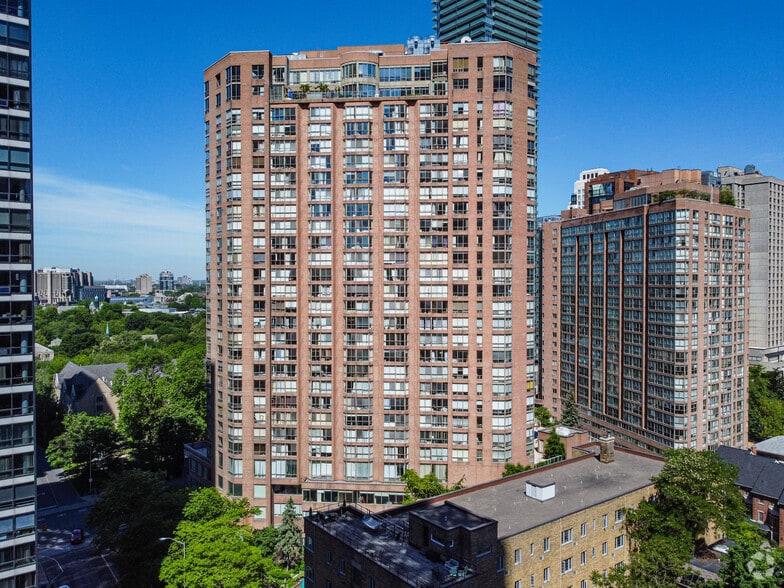 1033 Bay St, Toronto, ON for lease - Primary Photo - Image 1 of 4