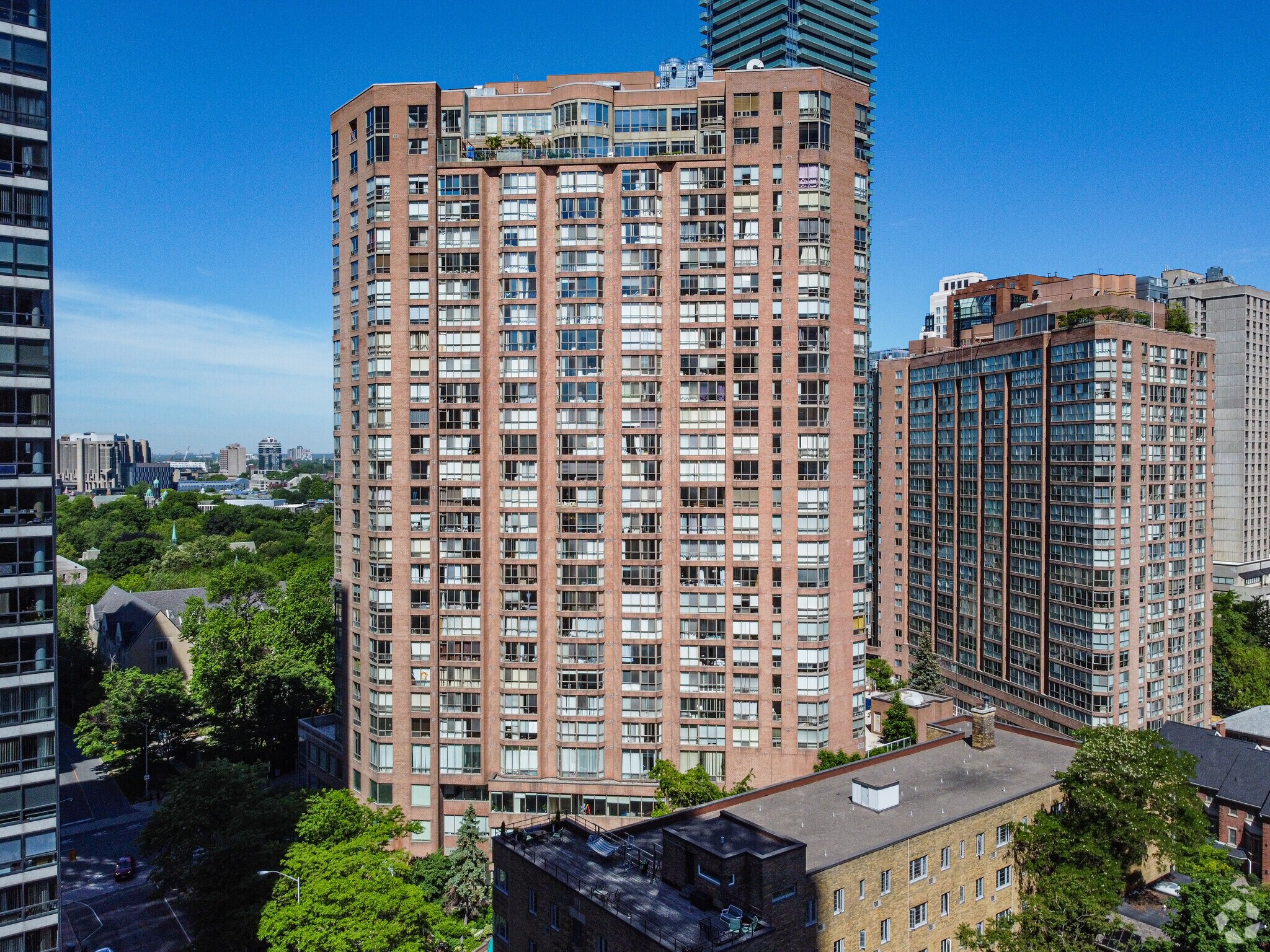 1033 Bay St, Toronto, ON for lease Primary Photo- Image 1 of 5