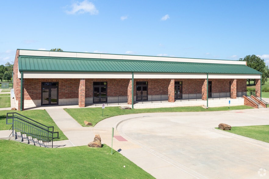 1121 S Douglas Blvd, Oklahoma City, OK for sale - Primary Photo - Image 1 of 11