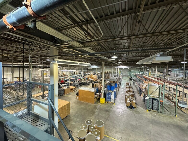 100 Colin Dr, Holbrook, NY à vendre - Photo intérieure - Image 3 de 39