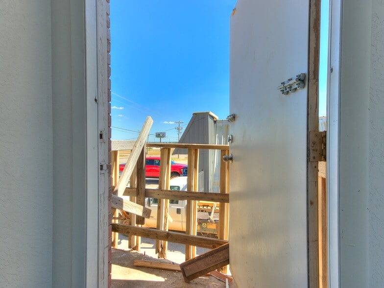 7030 W Wilshire Blvd, Oklahoma City, OK à louer - Photo du bâtiment - Image 2 de 60