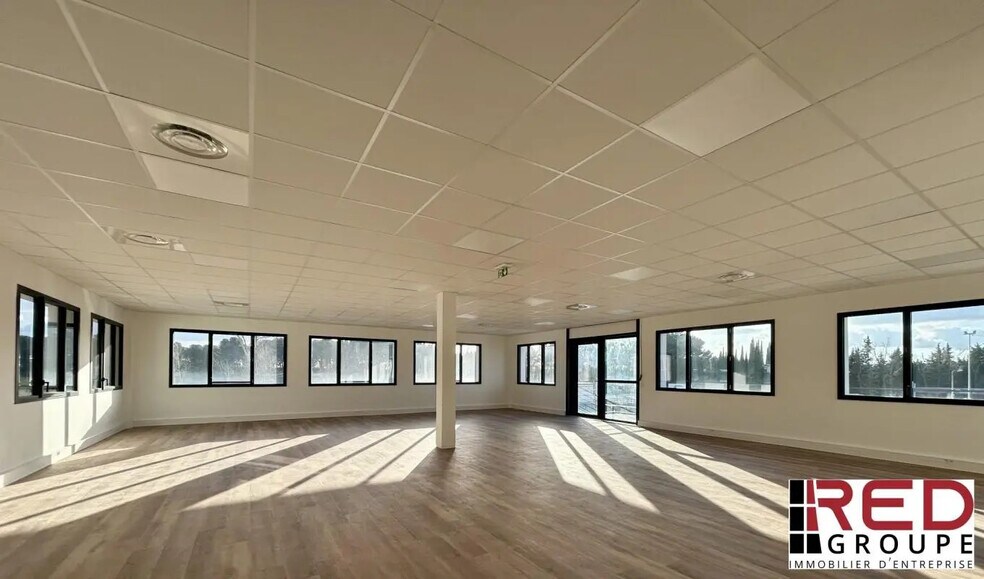 480 Route De Berre, Éguilles for sale - Interior Photo - Image 1 of 5