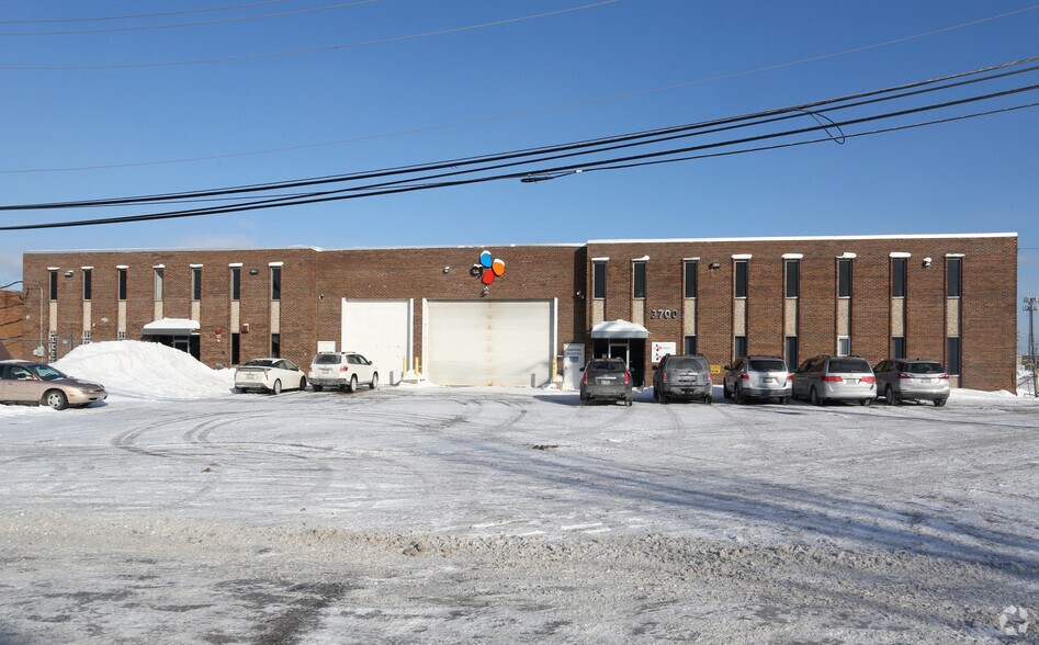 3700 W Morse Ave, Lincolnwood, IL à louer - Photo du bâtiment - Image 2 de 6
