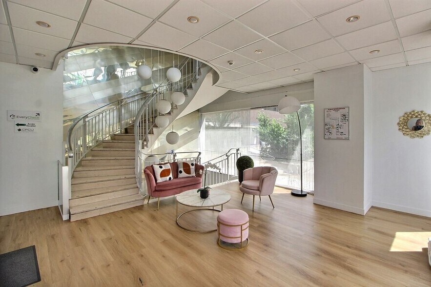 11 Rue Erard, Paris à vendre - Photo du bâtiment - Image 2 de 11