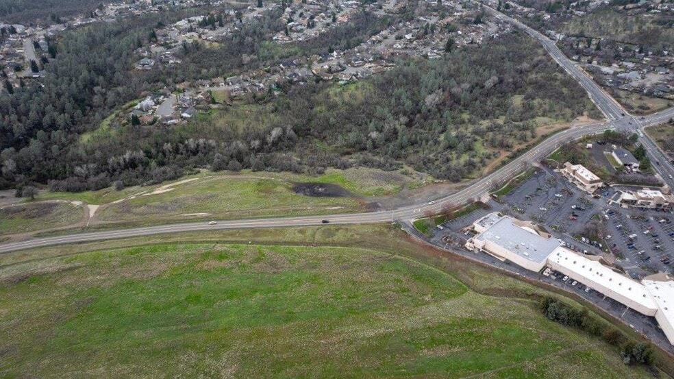 1600 Buenaventura Blvd, Redding, CA à vendre - Aérien - Image 3 de 7