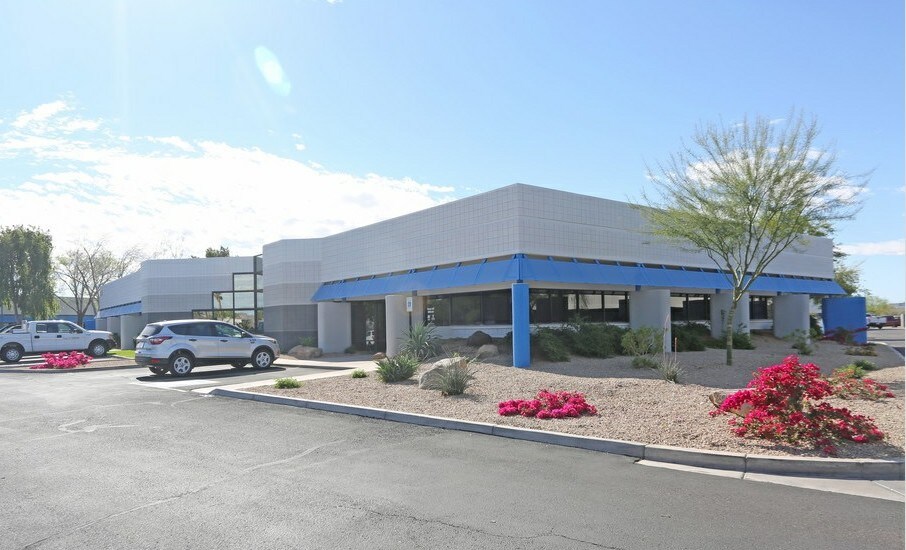 1575 W University Dr, Tempe, AZ à louer - Photo du bâtiment - Image 3 de 35