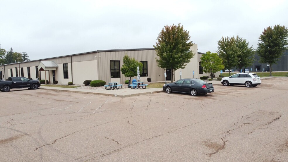 1150 5th Ave SE, Hutchinson, MN à louer - Vidéo sur l’inscription commerciale - Image 3 de 9