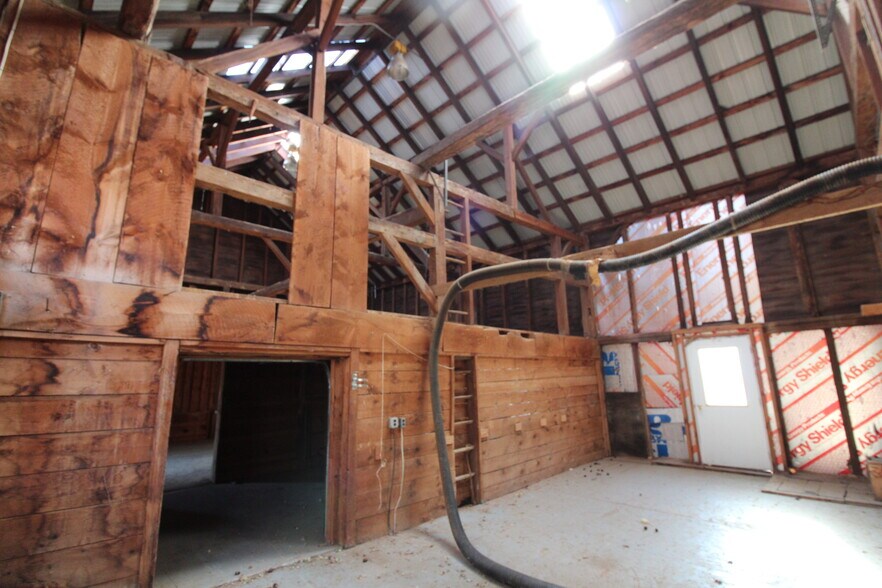 50 County Road 639, Bloomsbury, NJ à louer - Photo du bâtiment - Image 3 de 12