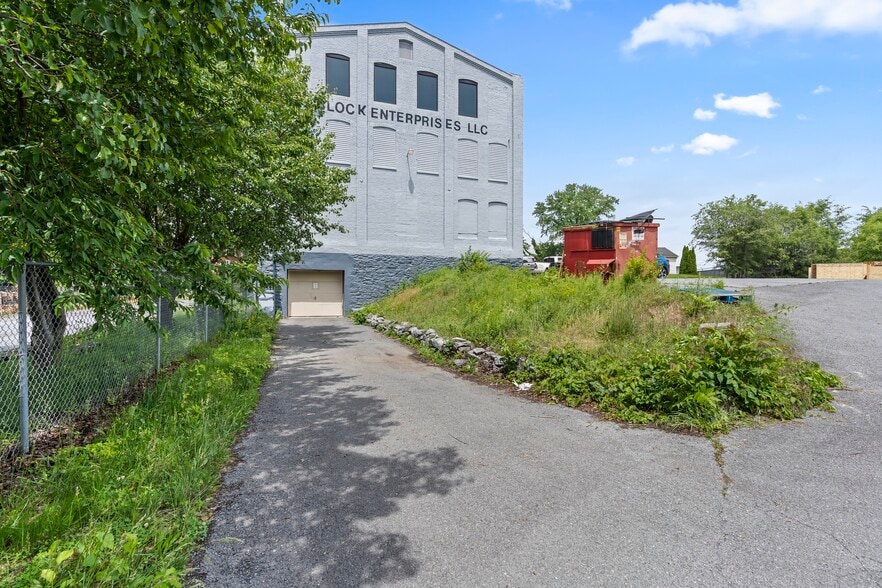 133 S Burhans Blvd, Hagerstown, MD for sale - Building Photo - Image 2 of 18