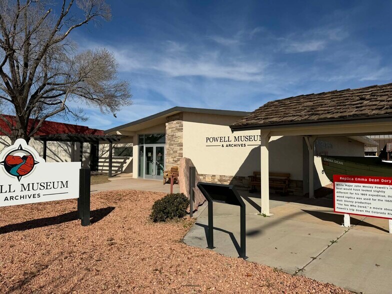 6 N Lake Powell Blvd, Page, AZ à vendre - Photo du bâtiment - Image 2 de 42