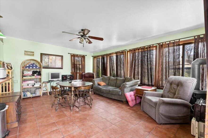 1049 River Rd, Selkirk, NY à vendre - Photo du bâtiment - Image 2 de 15