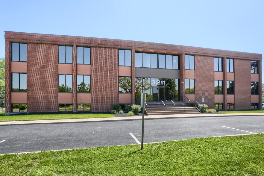 3211 N Front St, Harrisburg, PA à louer - Photo du bâtiment - Image 3 de 18