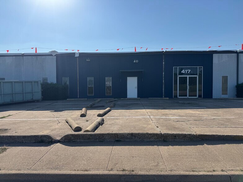 417 N Interurban St, Richardson, TX à vendre - Photo du bâtiment - Image 2 de 8