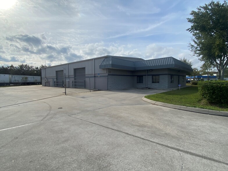 4205 St. John's Pky, Sanford, FL for lease - Building Photo - Image 1 of 5