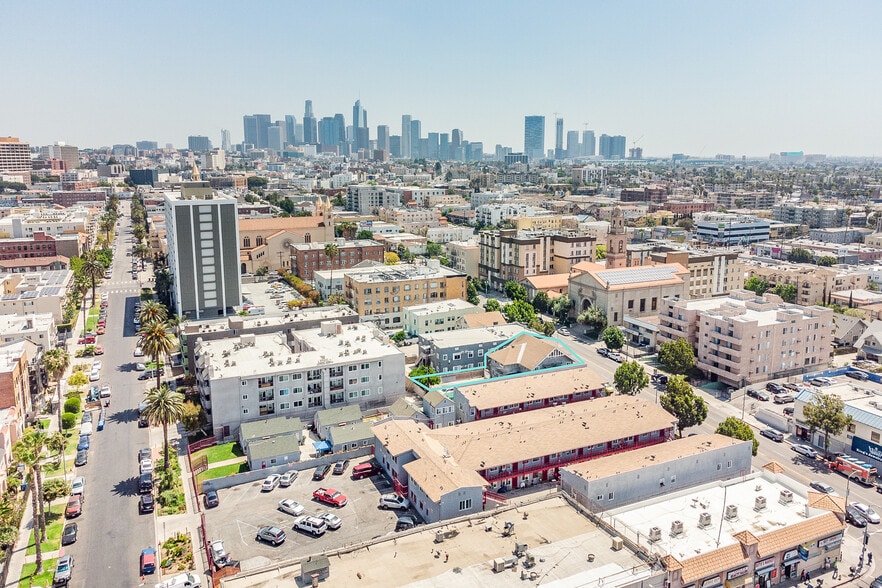2961 W 8th St, Los Angeles, CA for sale - Building Photo - Image 3 of 14