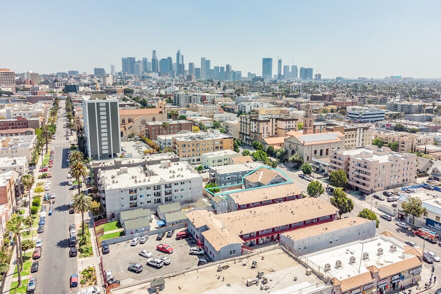 2961 W 8th St, Los Angeles, CA à vendre - Photo du bâtiment - Image 3 de 14