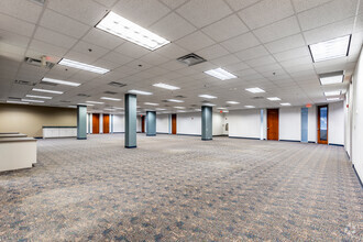 9500 Koger Blvd N, Saint Petersburg, FL for lease Interior Photo- Image 2 of 4