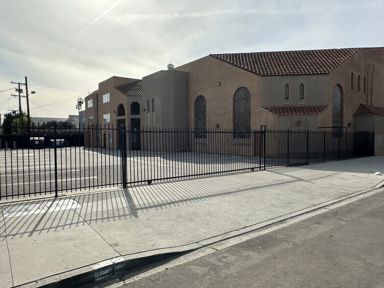 4678 W Adams Blvd, Los Angeles, CA à louer - Photo du bâtiment - Image 2 de 19
