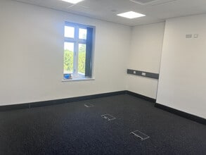 55 Waterloo Rd, Wolverhampton for lease Interior Photo- Image 2 of 5