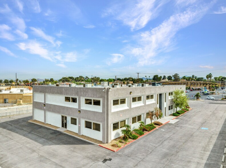 3120 E Desert Inn Rd, Las Vegas, NV à vendre - Photo du bâtiment - Image 2 de 11