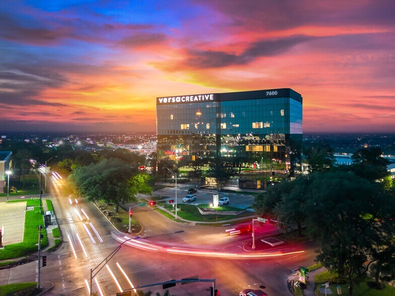 7600 W Tidwell Rd, Houston, TX à louer - Photo du bâtiment - Image 3 de 31