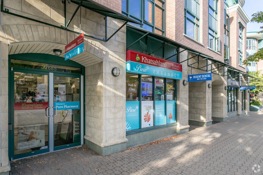 2649-2685 W Broadway, Vancouver, BC à vendre - Photo du bâtiment - Image 2 de 7