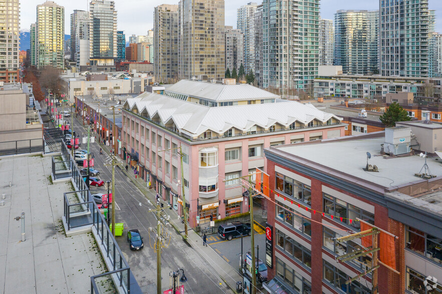 1056-1080 Mainland St, Vancouver, BC à vendre - Photo du bâtiment - Image 3 de 6