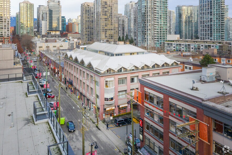 1080 Mainland St, Vancouver, BC à louer - Photo du bâtiment - Image 3 de 7