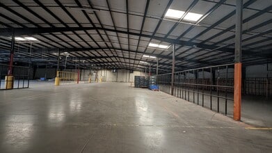 801 N James Campbell Blvd, Columbia, TN for lease Interior Photo- Image 2 of 3