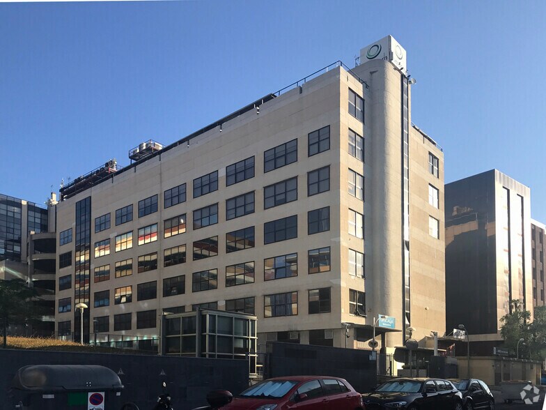 Calle María Tubau, 8, Madrid, Madrid for lease - Primary Photo - Image 1 of 3