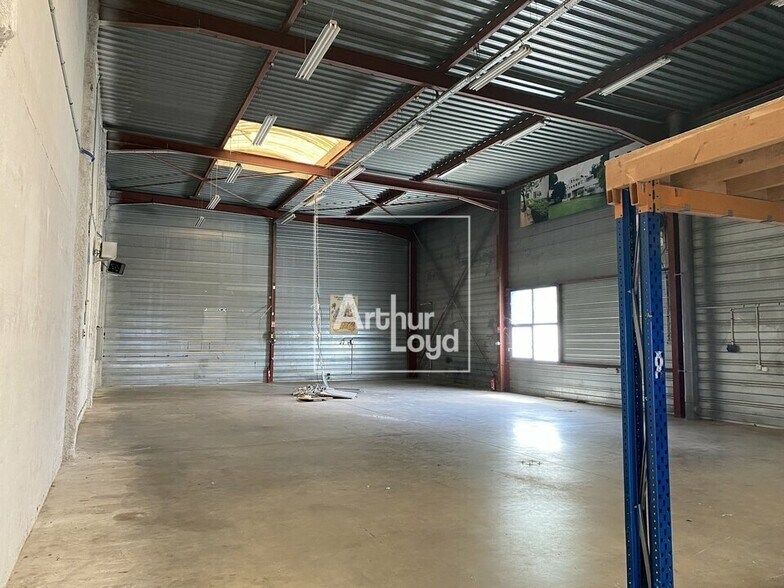 Flex in Sainte-Geneviève-des-Bois for sale - Interior Photo - Image 2 of 5