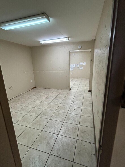 2245 Whitfield Ind Way, Sarasota, FL à louer - Photo intérieure - Image 3 de 7