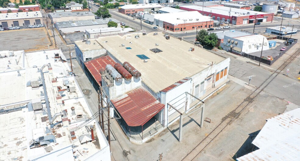 2250 Los Angeles St, Fresno, CA à louer - Photo du bâtiment - Image 2 de 6