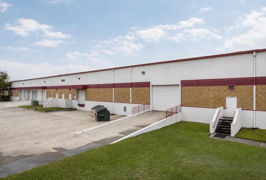 12955 Starkey Rd, Largo, FL à louer - Photo du bâtiment - Image 2 de 12