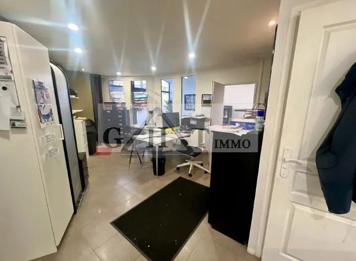 Retail in Romainville for sale Interior Photo- Image 1 of 8