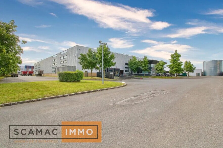 Industrial in Saint-Michel-sur-Orge for lease - Building Photo - Image 1 of 7