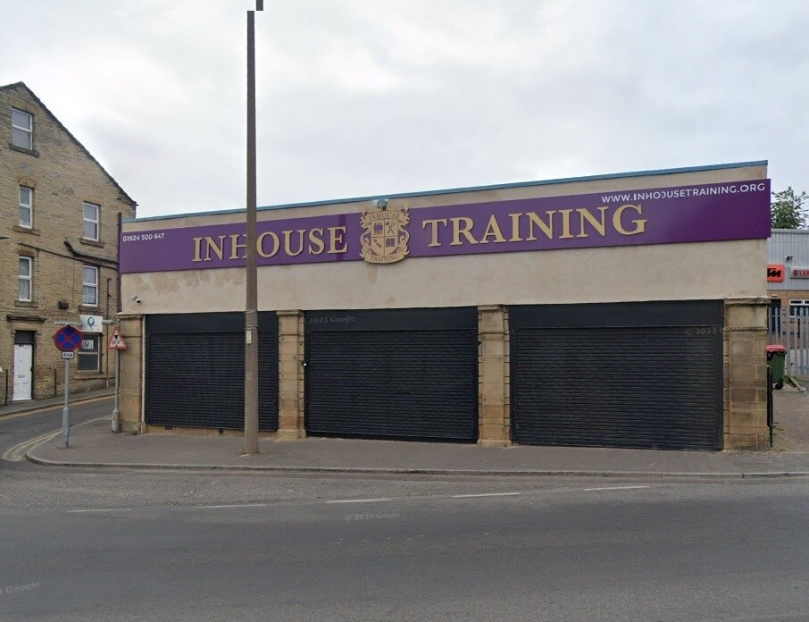 46 Wellington Rd, Dewsbury à louer Photo principale- Image 1 de 2