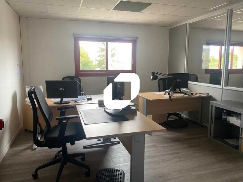 Office in Conflans-Sainte-Honorine for lease - Interior Photo - Image 3 of 14