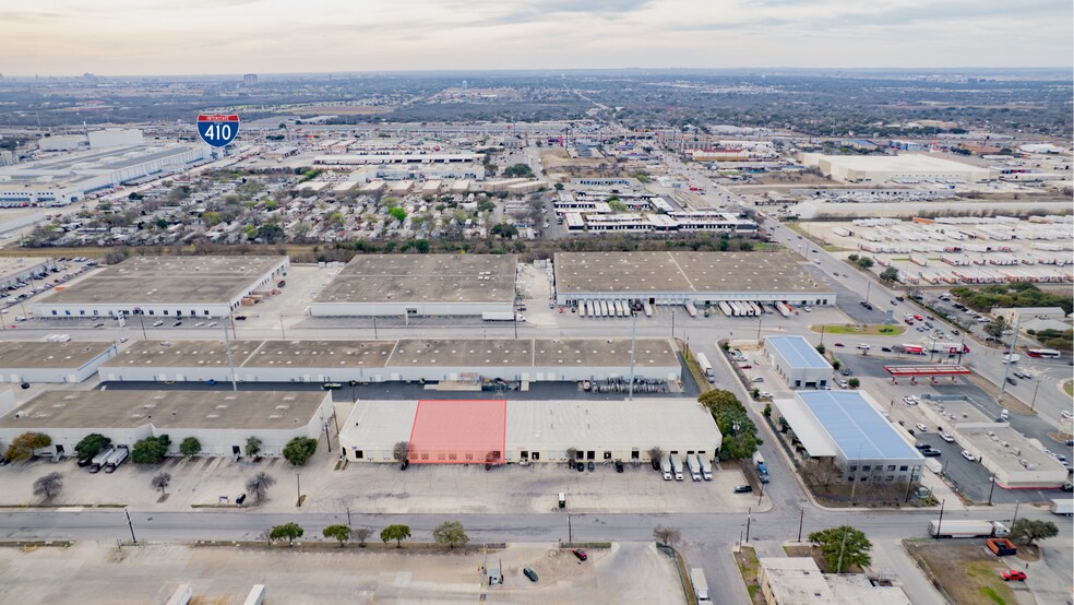 5903-5929 Distribution, San Antonio, TX à louer - Photo du bâtiment - Image 2 de 12