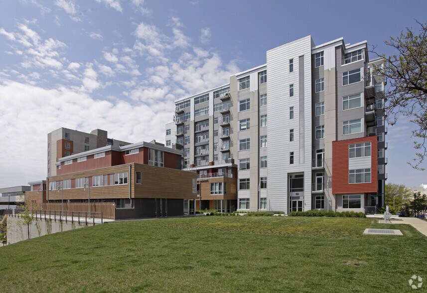 301-315 W Washington Ave, Madison, WI à vendre - Photo du bâtiment - Image 3 de 6