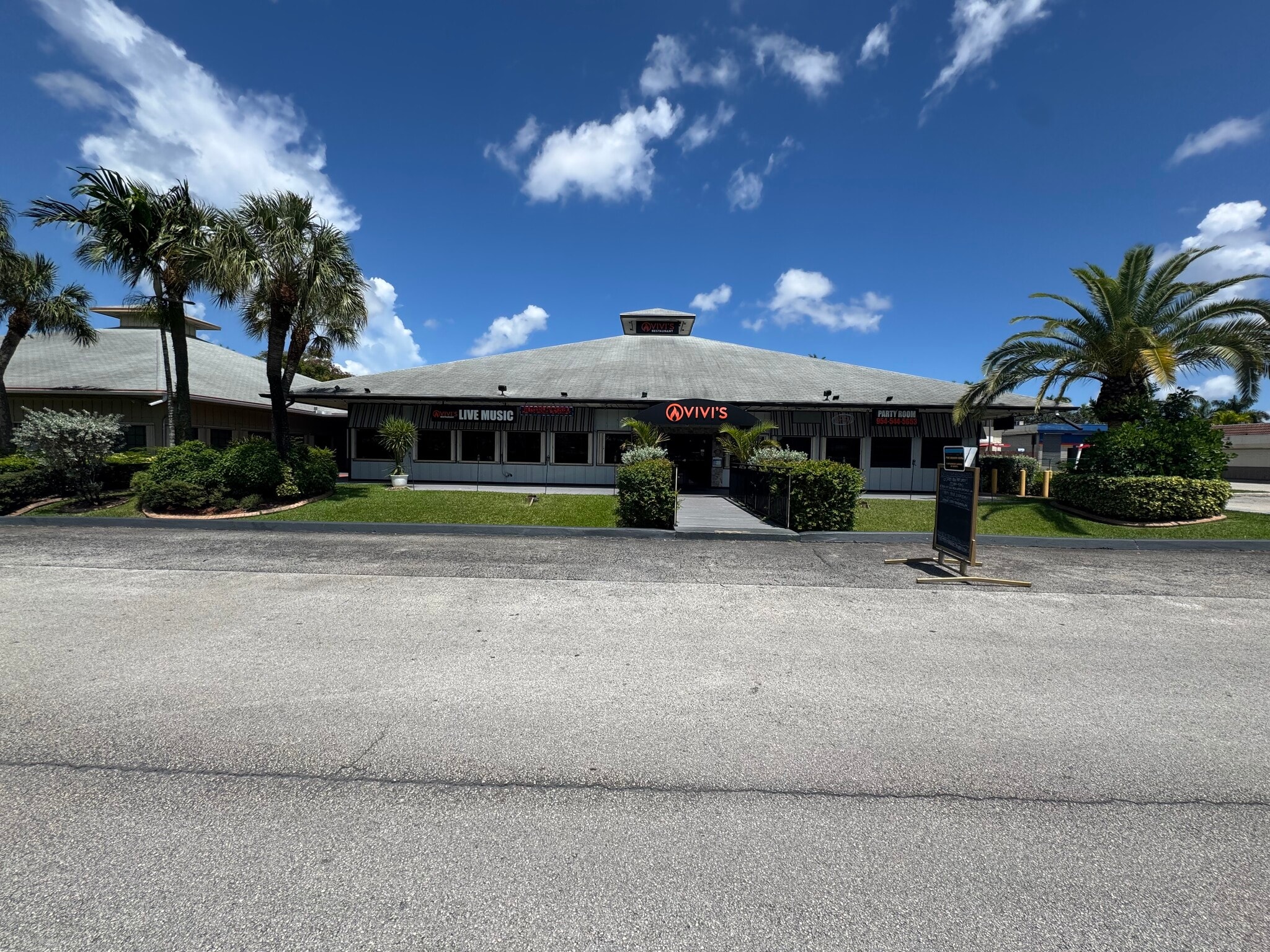 3333 N University Dr, Hollywood, FL for lease Interior Photo- Image 1 of 5