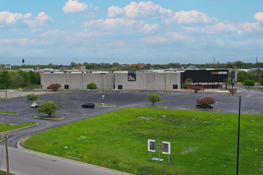 210 W 87th St, Chicago, IL à louer - Photo du bâtiment - Image 2 de 8