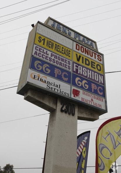 2300-2330 W Valencia Dr, Fullerton, CA for lease - Building Photo - Image 3 of 4