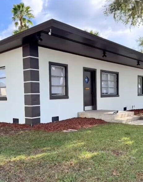 345 N Grove St, Eustis, FL for lease - Building Photo - Image 3 of 17