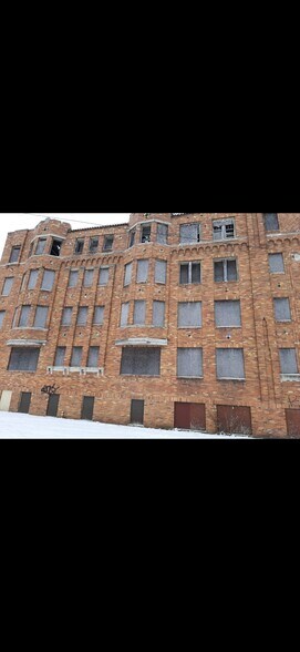 13750 Dexter Ave, Detroit, MI à vendre - Photo du bâtiment - Image 2 de 8